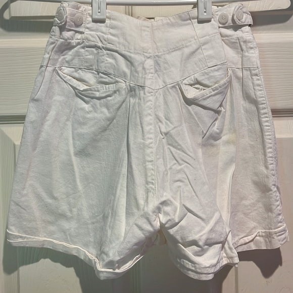 Vintage white shorts - Picture 2 of 4